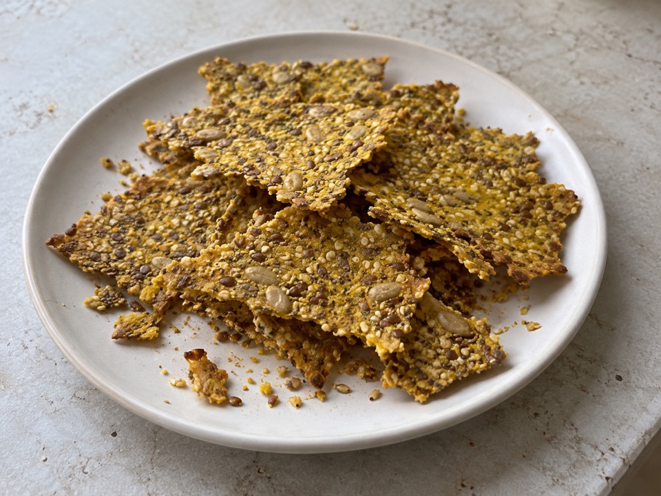 Crackers de semillas y cúrcuma